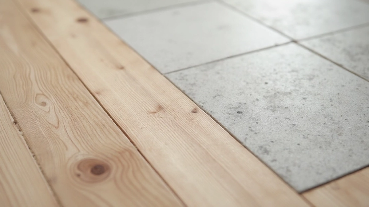 Jak połączyć płytki z panelami bez listwy