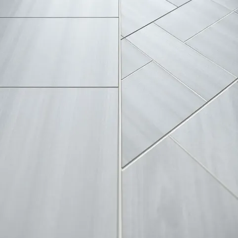 Jak układać płytki na podłodze w karo czy prosto